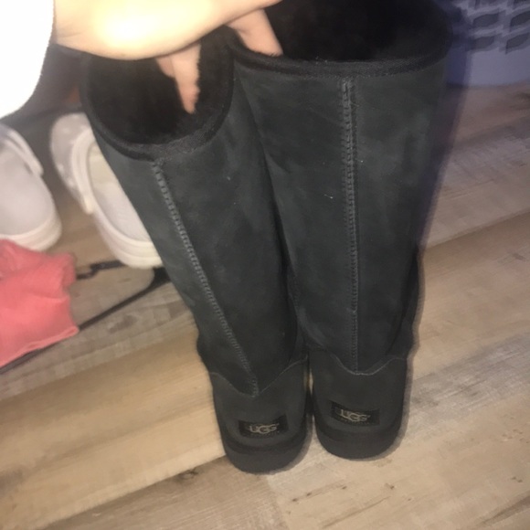 Uggs - Picture 4 of 5